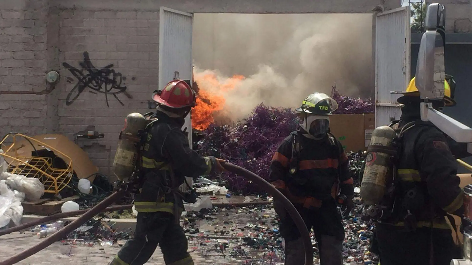 incendio en recicladora